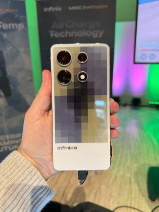 Infinix展示E-Color Shift技术 可以改变颜色的手机背壳
