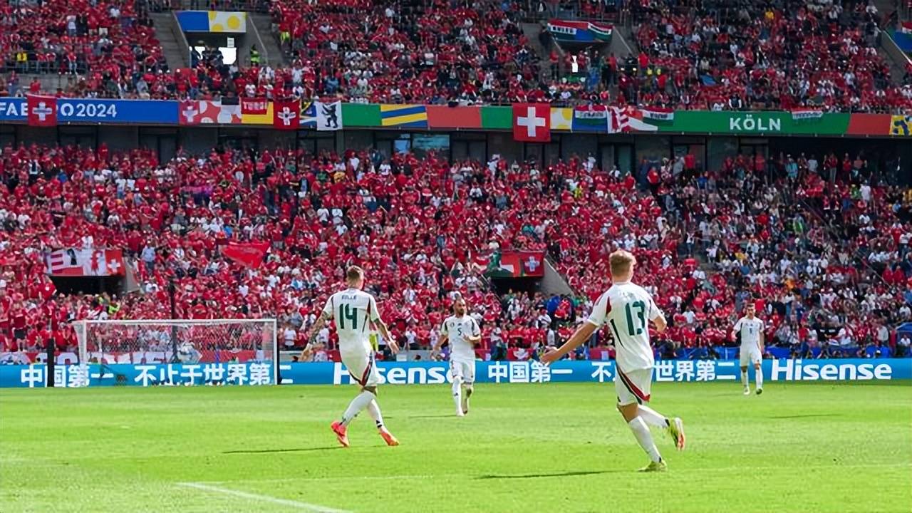 瑞士3:1斩获开门红，主帅雅金做了一个最英明决定，贺炜又火了