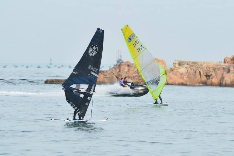 Tourism in Qingdao heats up in hot summer days