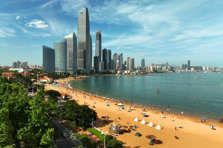 Tourism in Qingdao heats up in hot summer days