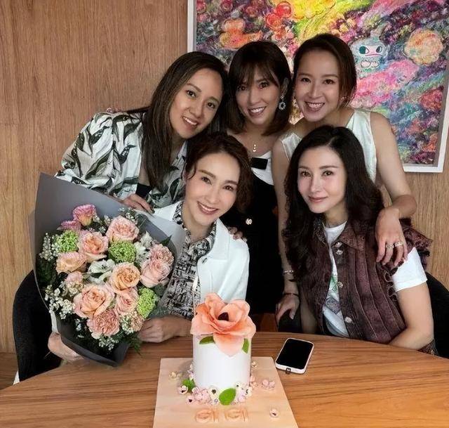 看了9位女星的近照生图，“科技脸”和自然衰老的区别出来了