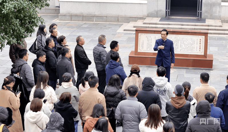 【人民城市·温情中国】民生为大 “英雄城市”的幸福底色