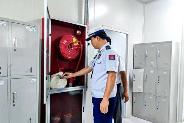 鹤壁经济技术开发区消防救援大队深入辖区重点单位开展消防安全检查指导工作