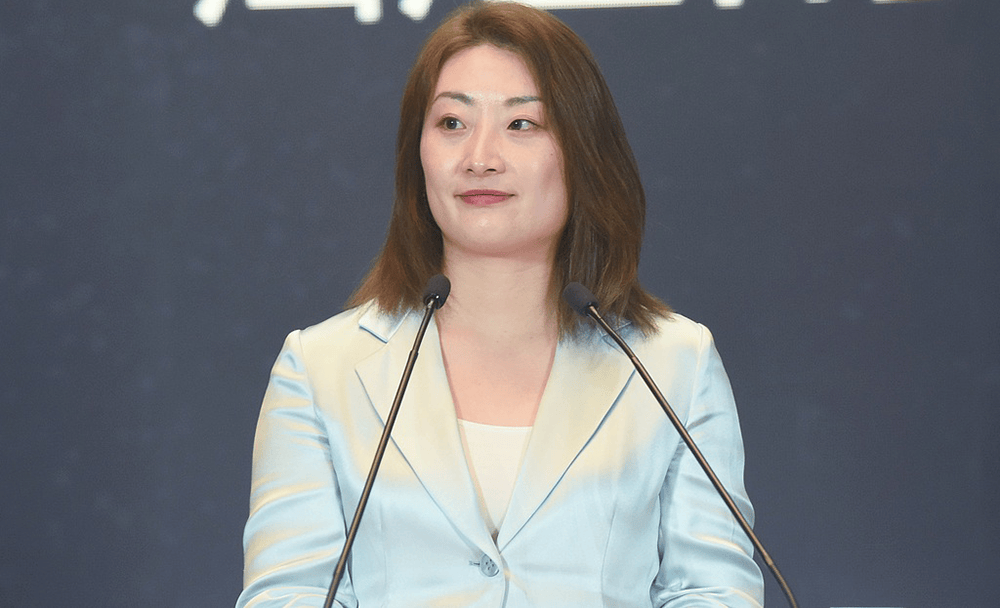 浙江娃哈哈拿回桶装水销售权,宗馥莉请辞这个月娃哈哈经历了什么?