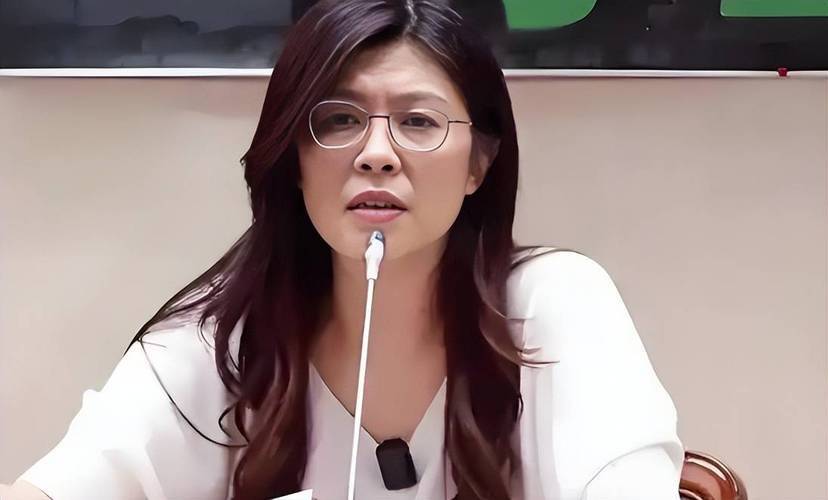 两岸和平统一还远吗?登机赴京前,郑丽文公布人事名单,朱立伦回应特殊,不准打破惯例!