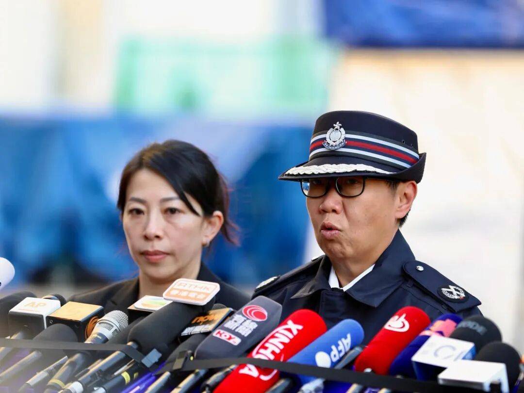 香港警方含泪哽咽通报：有的遗体已经化成灰烬，不排除最后未必能将所有失联人士带出来