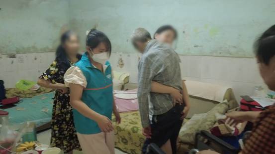 失能老人月退休金两万 家属却放弃插管抢救