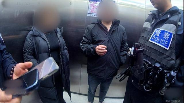 砰！浙江女子刚坐进车里，一把菜刀砸在眼前，随后剪刀又飞来
