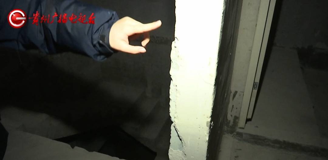 贵阳一小区停车场出现“暗门”，打开后竟发现……业主：牵扯到33层楼住户的安全！