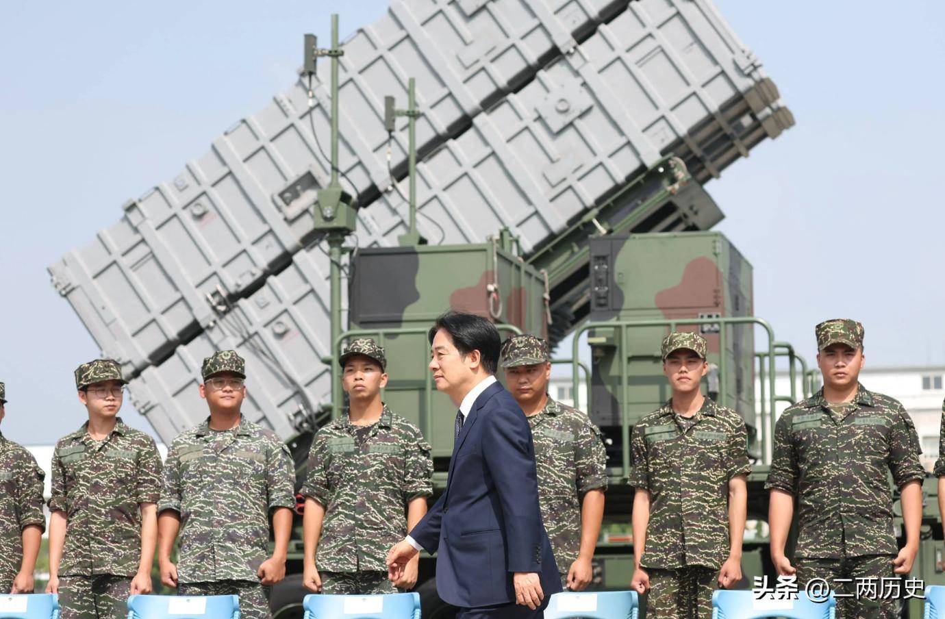 美国再次亮明“弃台”主张，开往台湾的军火船，还敢开过去吗？