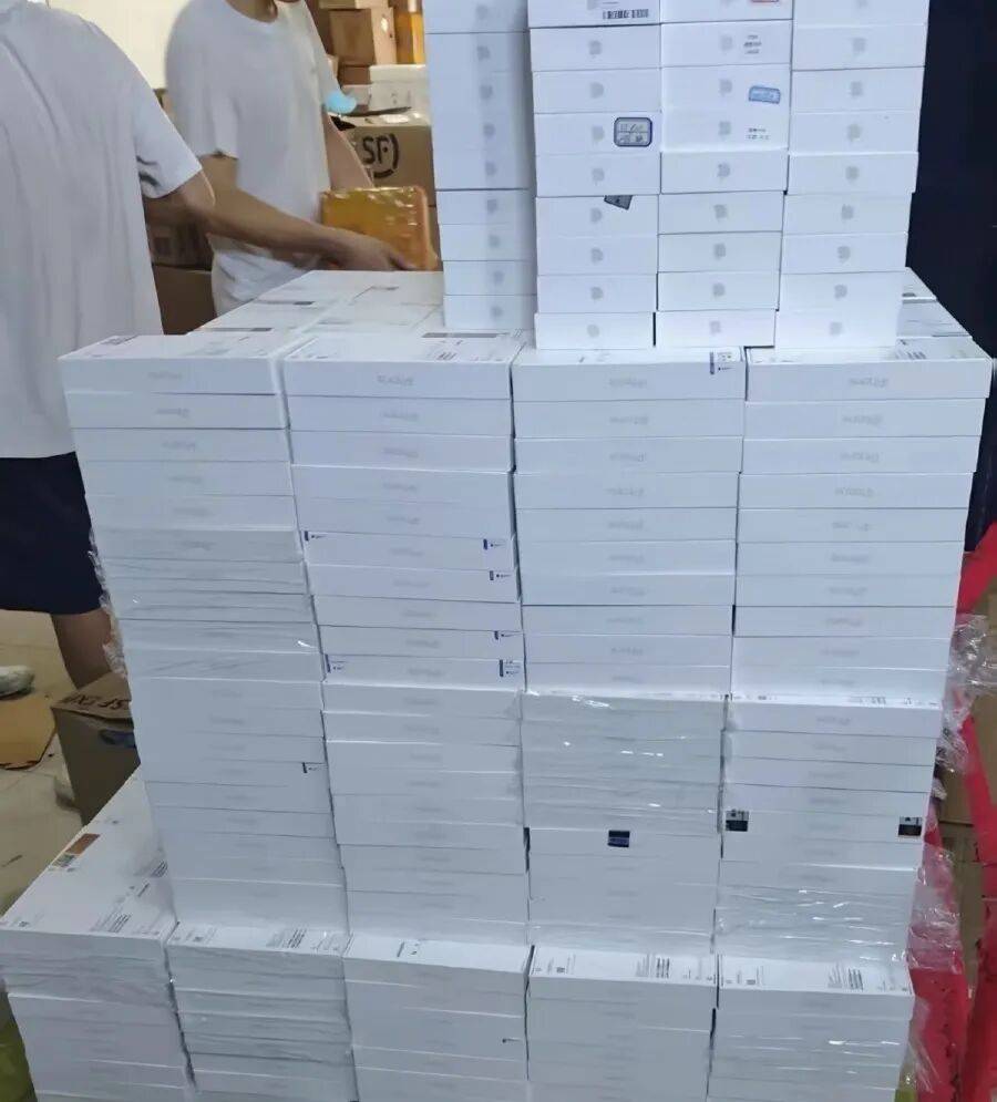 “大G只剩车轱辘”！河南郑州一商家投200多万元囤230台iPhone 17，本想三五天赚十多万元，发布会后卖一台亏一台，官网涨线下和电商却在降